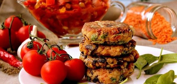 Чечевичные котлеты с сальсой
