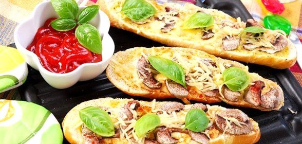 Тосты с грибами и сыром