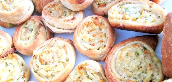 Куриные рулетики со слоеным тестом