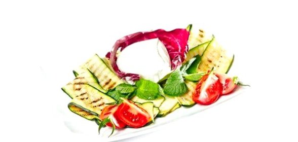Салат с моцареллой и цукини