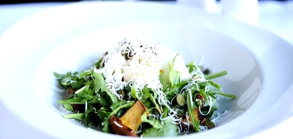 Салат с жареными лисичками