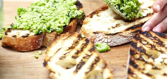 Пюре из зеленого горошка с мятой и кинзой