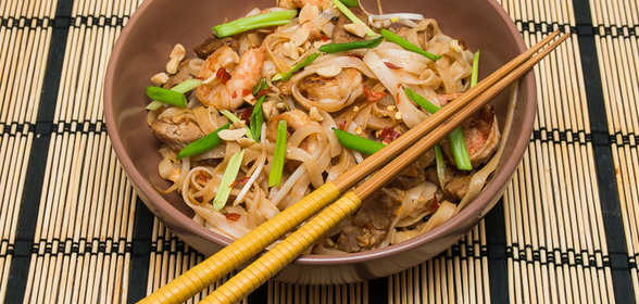 Пад тай со свининой и креветками