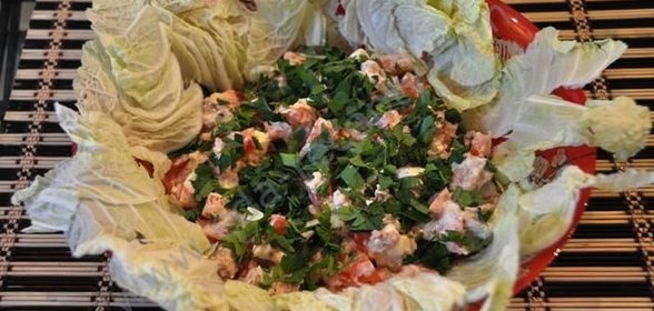 Салат с сельдью и помидорами