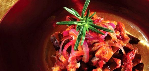 Баклажаны с луком в критском соусе