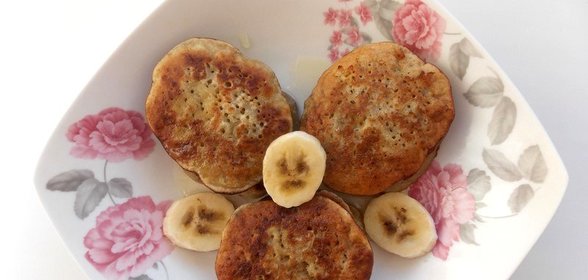 Банановые оладьи с медом