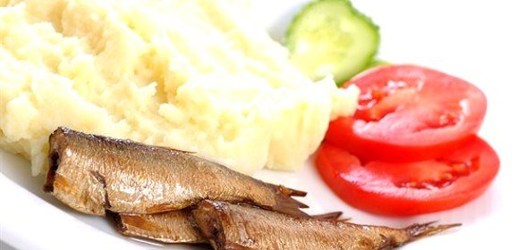 Анчоусы или кильки с картофелем