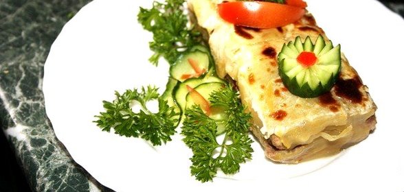 Кабачковый закусочный рулет с мясом и грибами