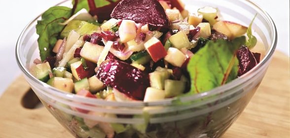 Салат со свекольной ботвой