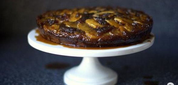 Перевернутый яблочный пирог с медом и имбирем