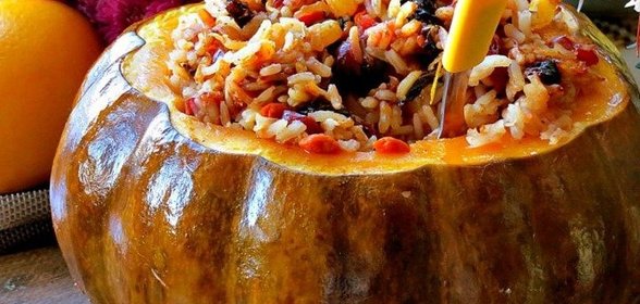 Тыква с рисом и сухофруктами