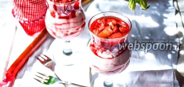 Творожный, клубнично-ревеневый десерт