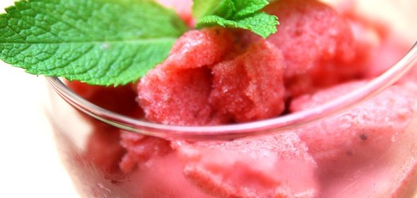 Ананасово-клубничное мороженое