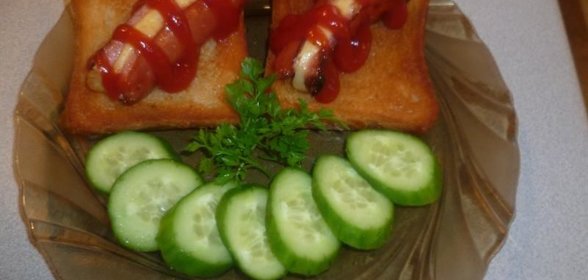 Жареные сосиски с сыром