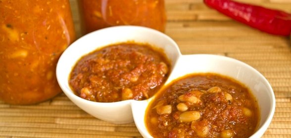 Закатка салата с фасолью