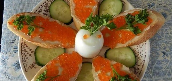 Бутерброды с красной икрой