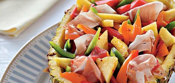 Салат из перцев в ананасе