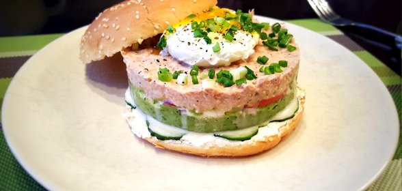 Бургер с тунцом и гуакамоле