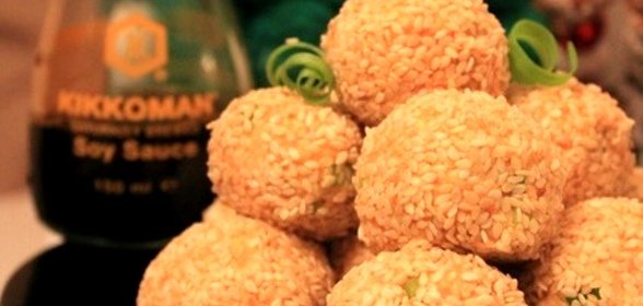 Салат в шариках с рисом и консервой