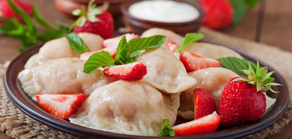 Вареники с клубникой в пароварке