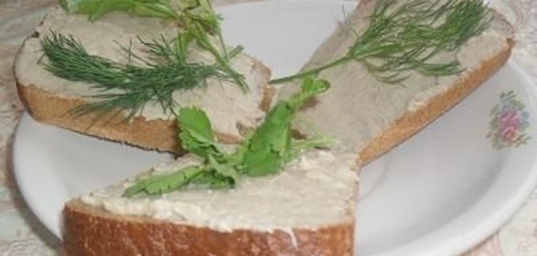 Бутерброд с маслом яйцом и селедкой