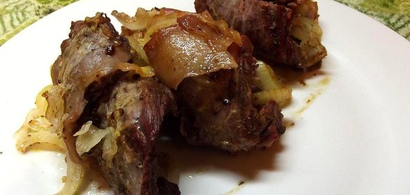 Мясные рулетики с луком