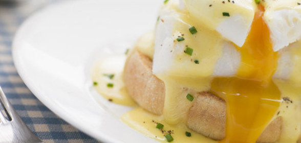 Яйца-пашот на хрустящих тостах