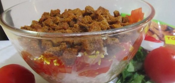 Салат из кильки в томатном соусе