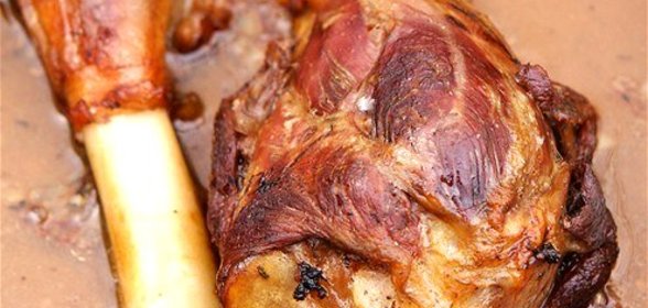 Жареная баранья нога с фетой
