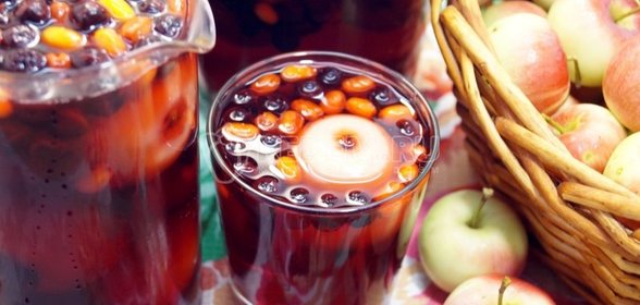 Фруктовый салат в ананасе