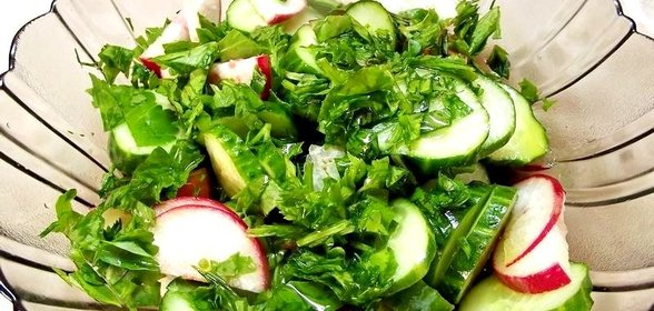 Салат с сельдереем и лимонной заправкой